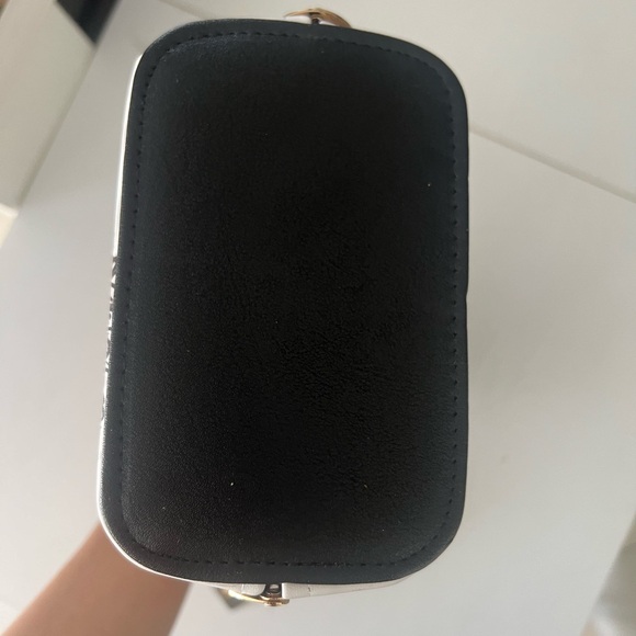 🖤Gorgeous hand purse🖤 - Picture 3 of 7